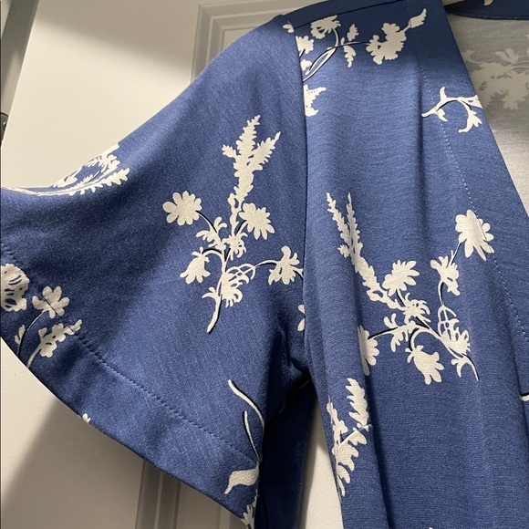Ann Taylor Wrap Dress Size6 BlueWhite Floral Print Capsule Classic Timeless - Picture 8 of 12